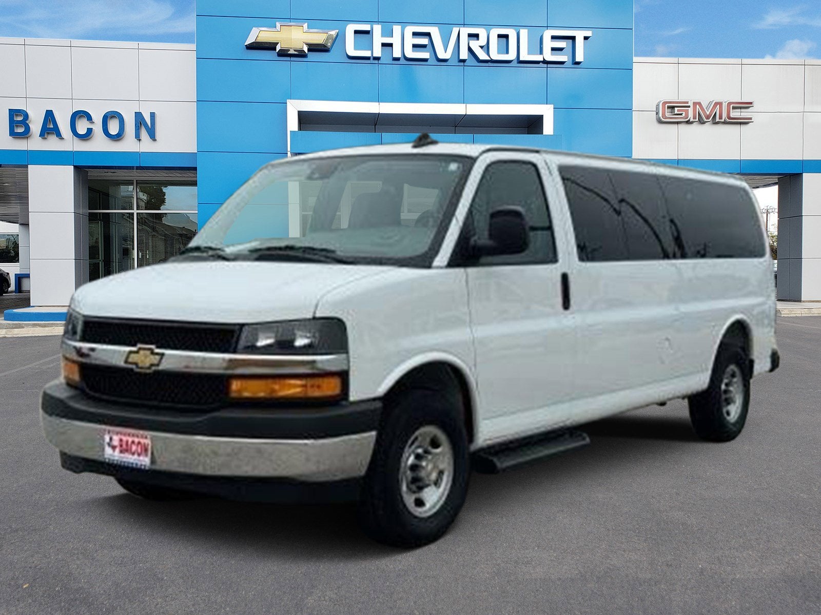 2025 Chevrolet Express Passenger 1LT