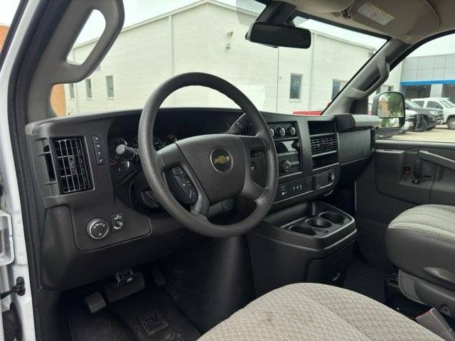 2025 Chevrolet Express Passenger 1LT