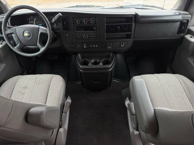 2025 Chevrolet Express Passenger 1LT