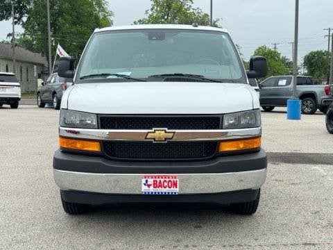 2025 Chevrolet Express Passenger 1LT