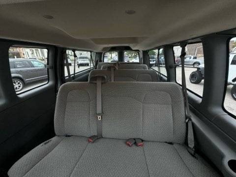 2025 Chevrolet Express Passenger 1LT