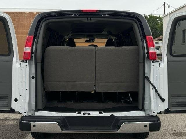 2025 Chevrolet Express Passenger 1LT