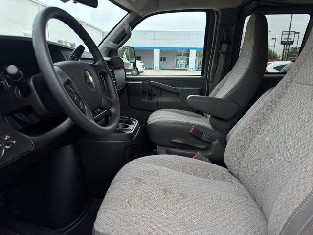 2025 Chevrolet Express Passenger 1LT