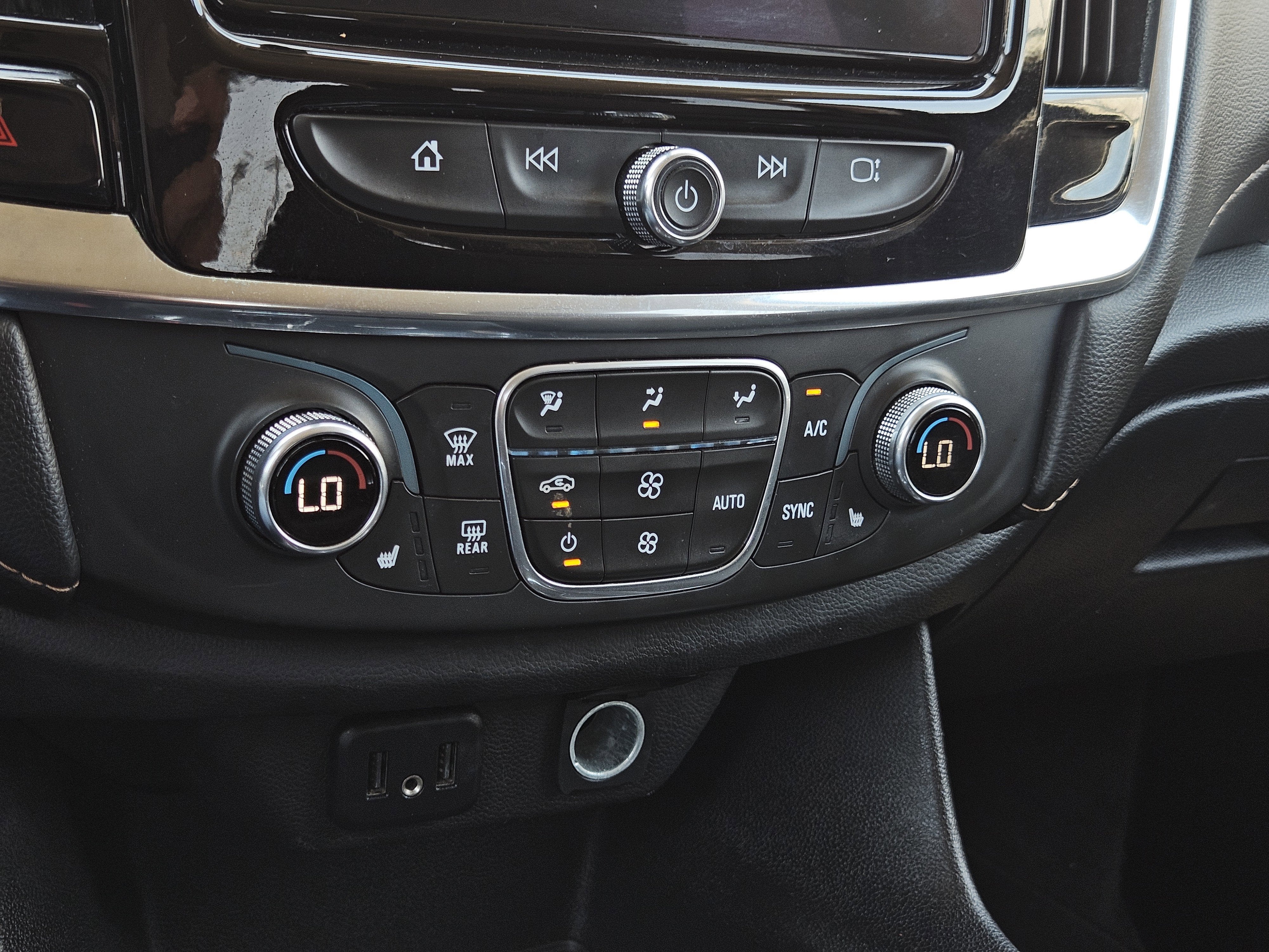 2020 Chevrolet Traverse LT Cloth