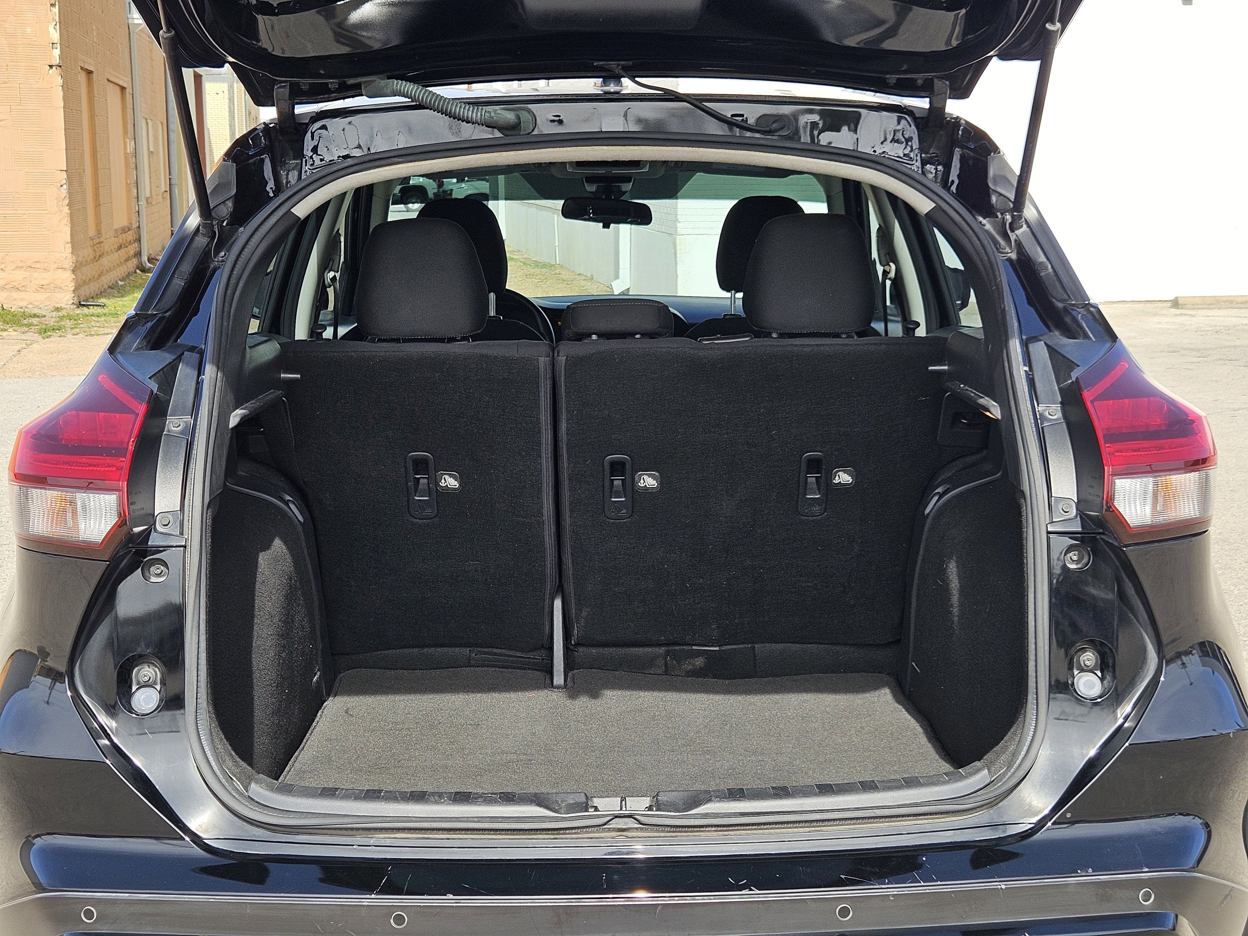 2022 Nissan Kicks SV