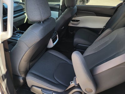 2022 Kia Carnival LX