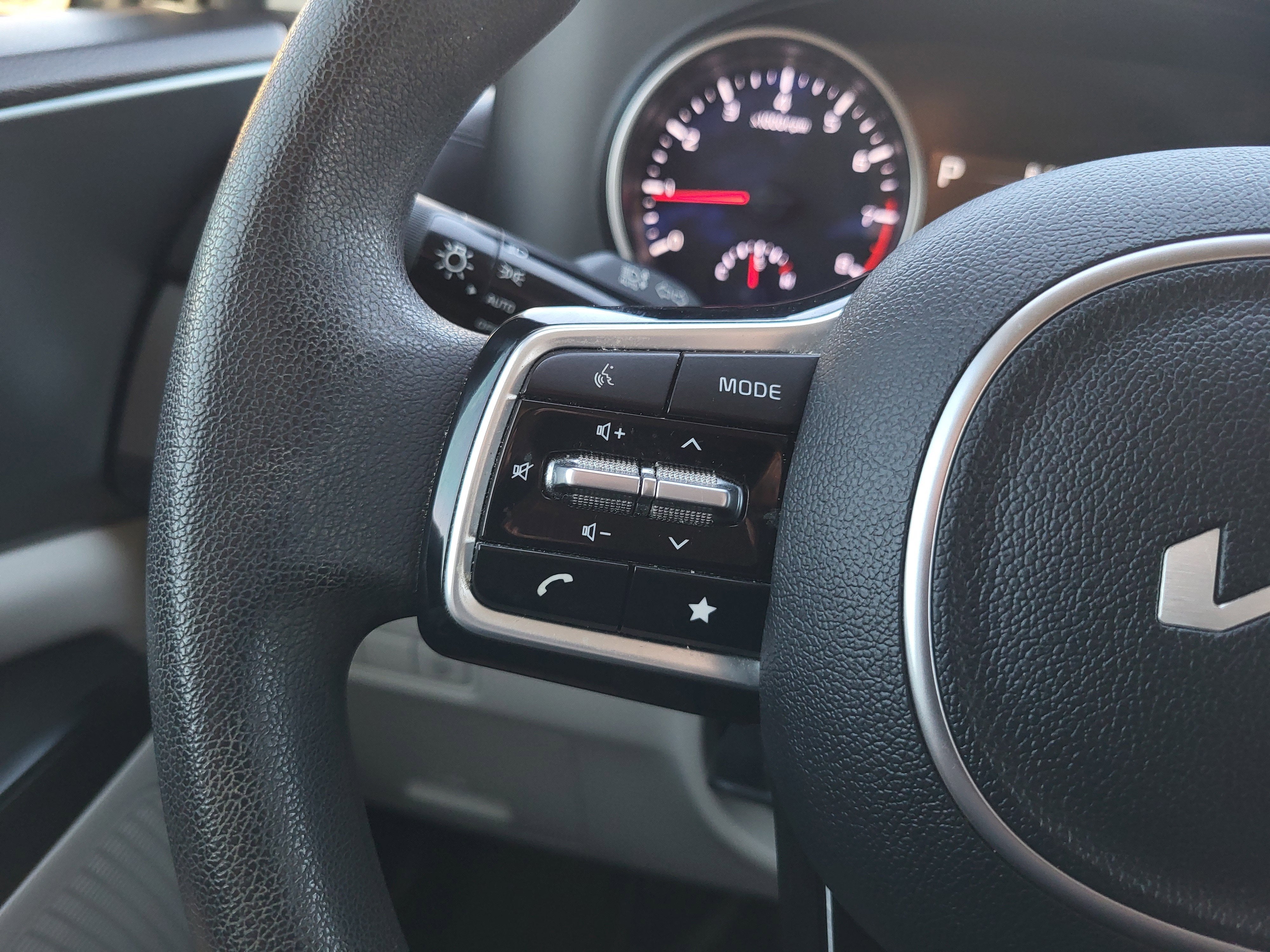 2022 Kia Carnival LX