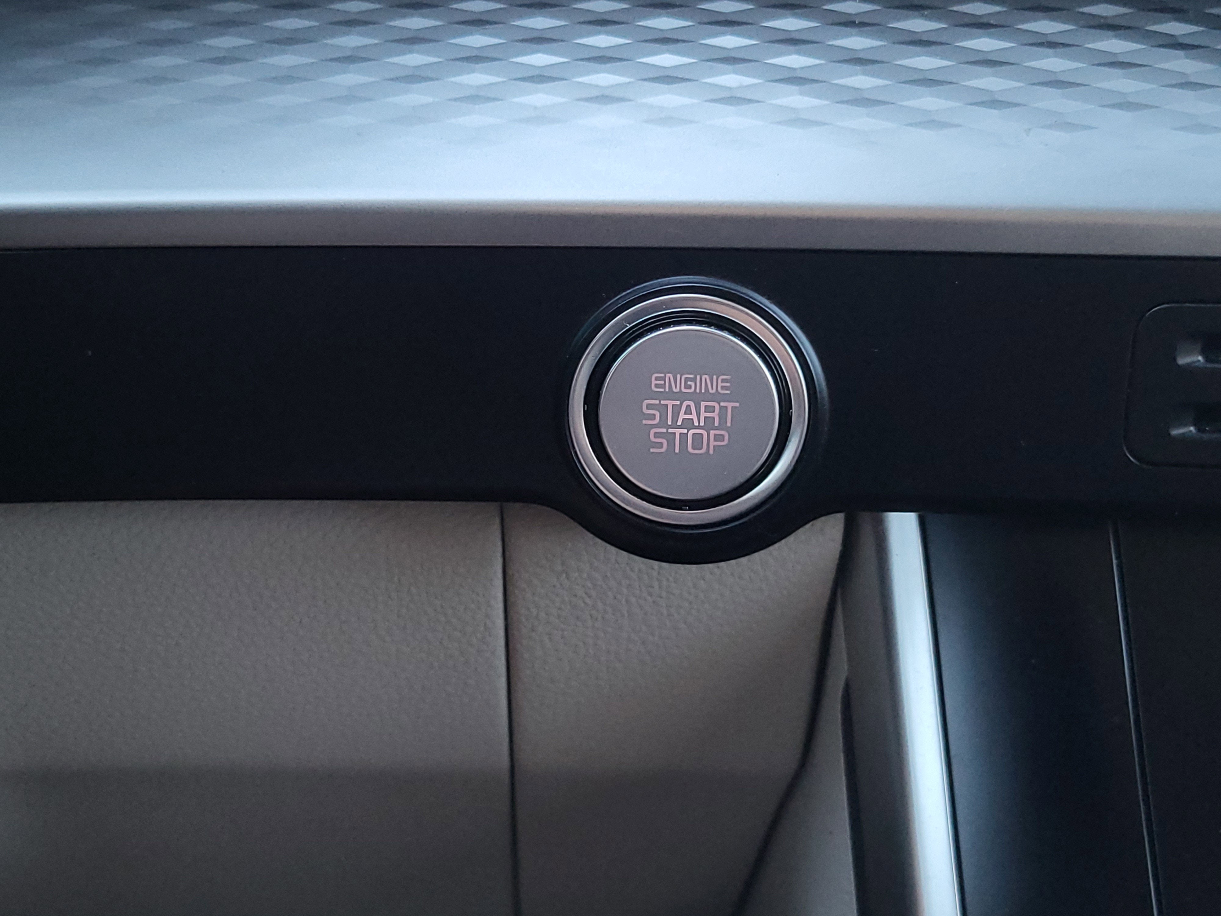 2022 Kia Carnival LX