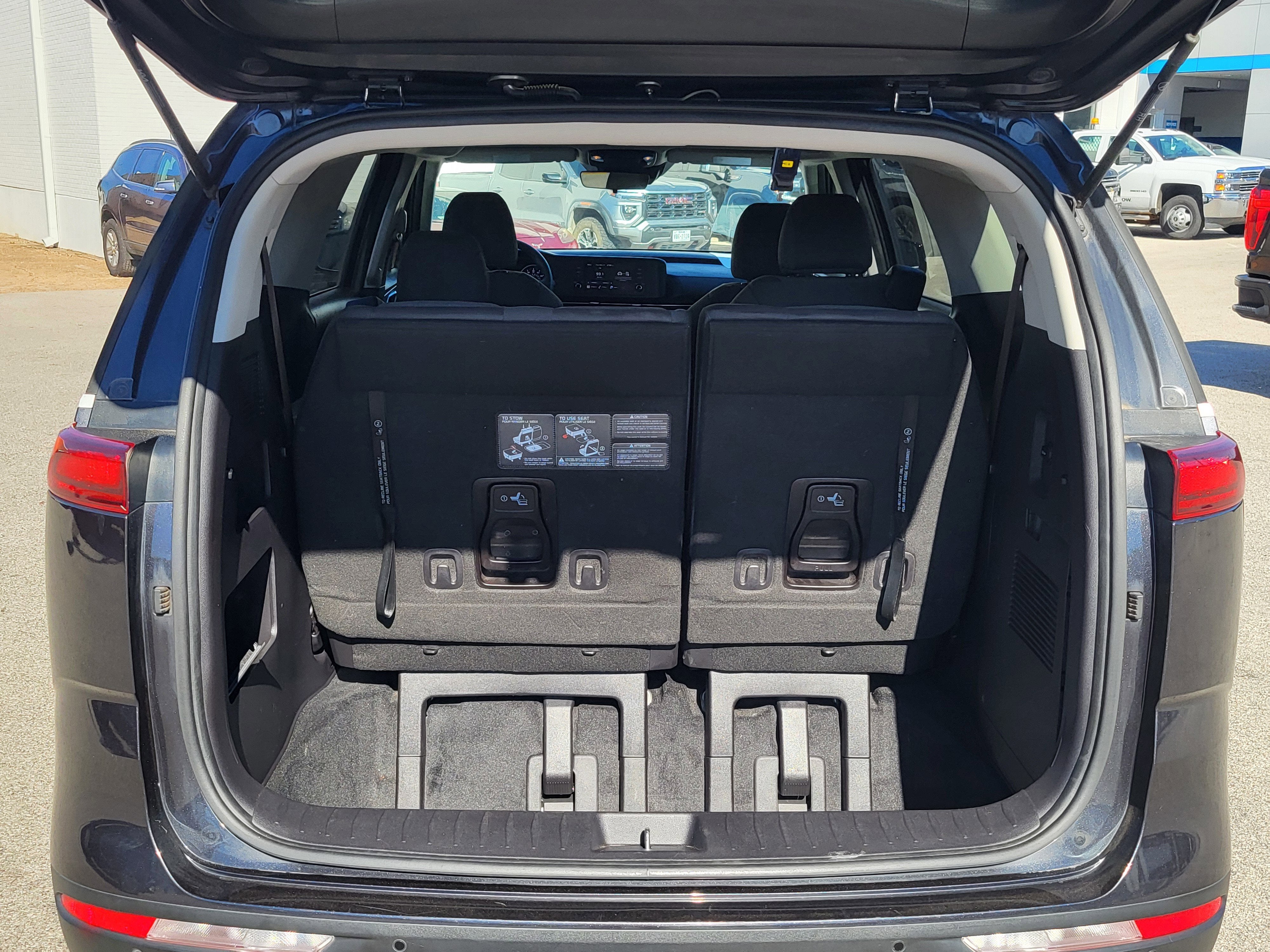 2022 Kia Carnival LX